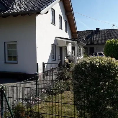 Das Gebäude in dem sich die Ferienwohnung befindet