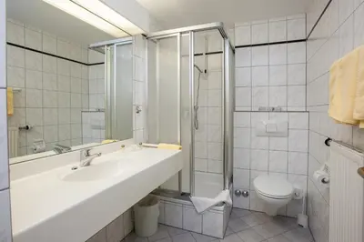 Ein Badezimmer in der Unterkunft Hotel Garni Günther