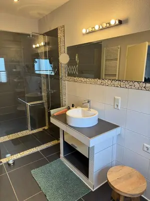 Ein Badezimmer in der Unterkunft Ferienwohnung im Zentrum von Winningen