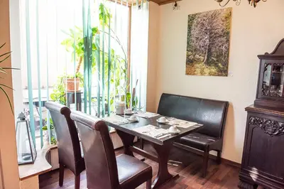 Ein Sitzbereich in der Unterkunft Neubert`s Gasthaus am Rhein