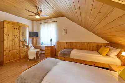 Ein Bett oder Betten in einem Zimmer der Unterkunft Airport-Hotel Fortuna