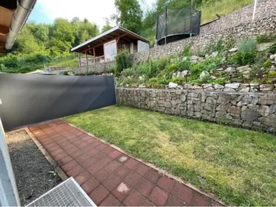 Ein Garten an der Unterkunft Ferienwohnung Idarblick