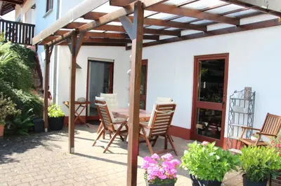 Ein Balkon oder eine Terrasse in der Unterkunft Ellis Garden