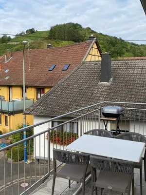 Ein Balkon oder eine Terrasse in der Unterkunft Ferienwohnung Kunstmeile