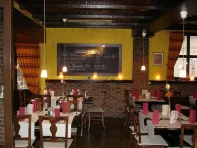 Ein Restaurant oder anderes Speiselokal in der Unterkunft Rhein-Hotel