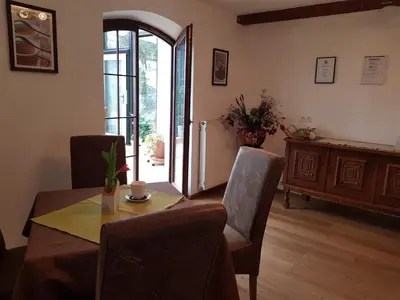 Ein Sitzbereich in der Unterkunft Hotel Feldmaus