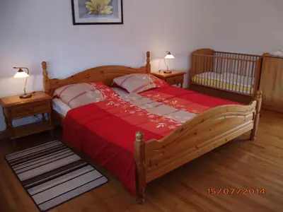 Ein Bett oder Betten in einem Zimmer der Unterkunft Ferienhaus - Vakantiehuis, Ferienwohnung, 100 qm, Rollmann, 54578 Nohn, Eifel- Nürburgring