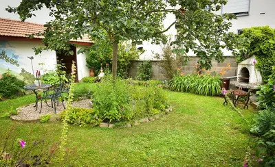 Ein Garten an der Unterkunft Ferienwohnung Axcher Hof
