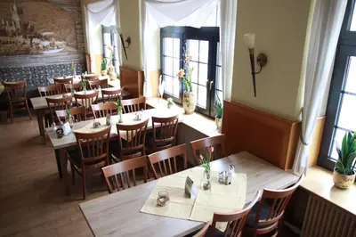 Ein Restaurant oder anderes Speiselokal in der Unterkunft Weinhaus Gräfen