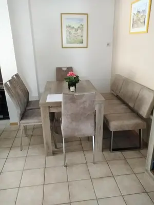 Ein Sitzbereich in der Unterkunft Südeifel Badem