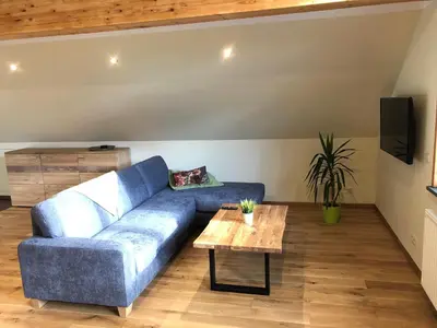 Ein Sitzbereich in der Unterkunft Waldhaus-Vulkaneifel