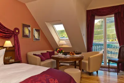 Ein Bett oder Betten in einem Zimmer der Unterkunft Ferienresidenz Brauneberger Hof an der Mosel nahe Bernkastel-Kues