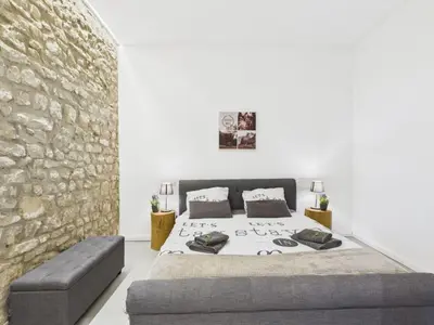Ein Bett oder Betten in einem Zimmer der Unterkunft Sam's Cottage Suite