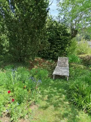 Ein Garten an der Unterkunft Moderne familienfreundliche Wohnung am Waldrand von Prüm mit Terrasse