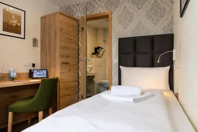 Ein Bett oder Betten in einem Zimmer der Unterkunft AKZENT Hotel Restaurant Roter Ochse Rhens bei Koblenz