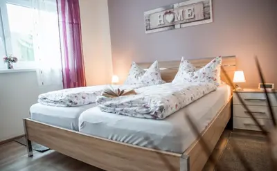 Ein Bett oder Betten in einem Zimmer der Unterkunft Haus Avallon