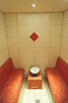 Ein Sitzbereich in der Unterkunft Waldhotel Felschbachhof