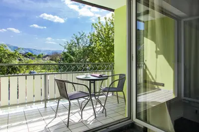 Ein allgemeiner Bergblick oder ein Berglick von des Hotels aus