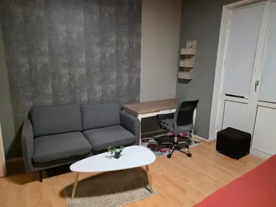 Ein Sitzbereich in der Unterkunft Ferienwohnung MacFeWo im Zentrum von Mayen - Sleep frisch renoviert