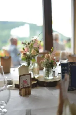 Ein Restaurant oder anderes Speiselokal in der Unterkunft Landhaus Müllenborn
