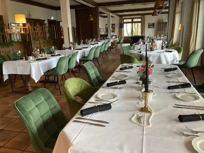 Ein Restaurant oder anderes Speiselokal in der Unterkunft Landhaus Müllenborn