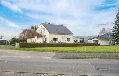 Das Gebäude in dem sich das Ferienhaus befindet