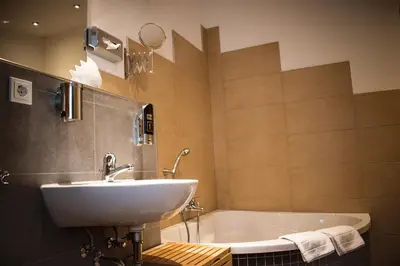 Ein Badezimmer in der Unterkunft Hotel Ehranger Hof