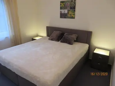 Ein Bett oder Betten in einem Zimmer der Unterkunft Ferienwohnung am Hofgarten