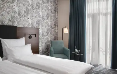 Ein Bett oder Betten in einem Zimmer der Unterkunft Sympathie-Hotel Fürstenhof