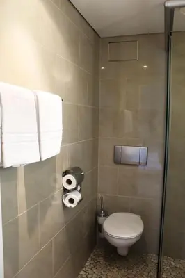 Ein Badezimmer in der Unterkunft Koblenz Valley Hotel by Belvilla