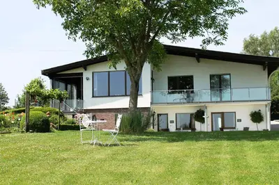 Ein Garten an der Unterkunft Ferienwohnungen Eifelblick