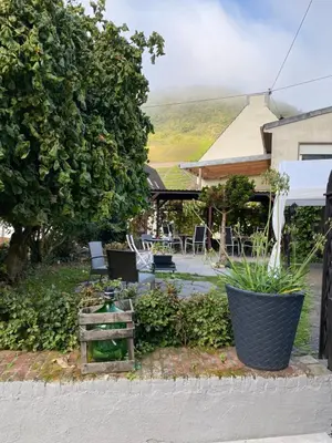 Ein allgemeiner Bergblick oder ein Berglick von der Pension aus