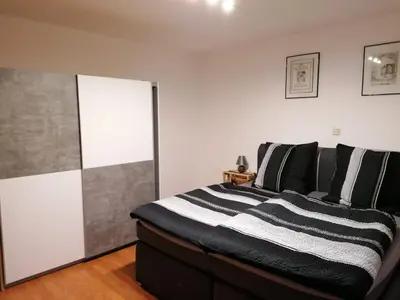 Ein Bett oder Betten in einem Zimmer der Unterkunft Enscher Stübchen Wohnung Katharina