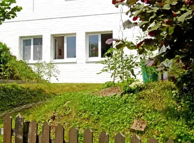 Ein Garten an der Unterkunft Haus Tannenweg