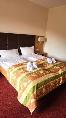 Ein Bett oder Betten in einem Zimmer der Unterkunft Alembra - Hotel zur Moselbrücke
