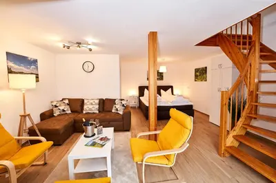Ein Sitzbereich in der Unterkunft Brauers Landarthotel GmbH