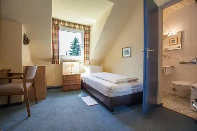 Ein Bett oder Betten in einem Zimmer der Unterkunft Hotel Wilhelmshöhe Auderath