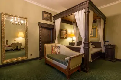 Ein Bett oder Betten in einem Zimmer der Unterkunft Burghotel auf Schönburg