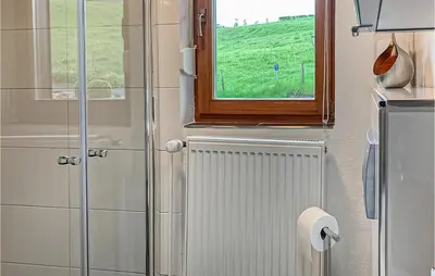 Ein Badezimmer in der Unterkunft Stunning Home In Nimsreuland With Wifi