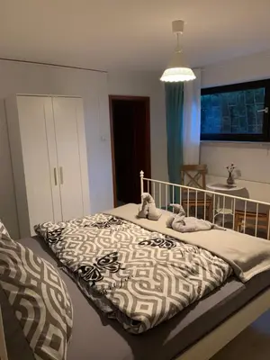 Ein Bett oder Betten in einem Zimmer der Unterkunft Idyllische Unterkunft in ruhiger Lage Boppard am Rhein