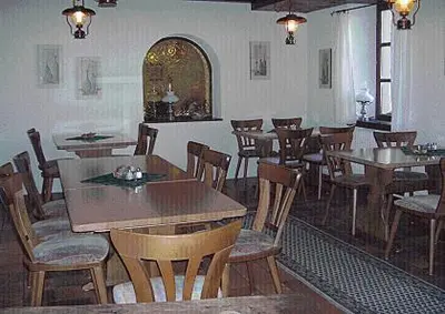 Ein Restaurant oder anderes Speiselokal in der Unterkunft Landhotel Niederthäler Hof