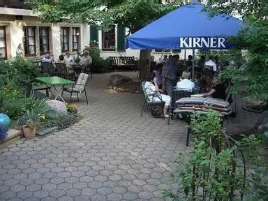 Ein Garten an der Unterkunft Landhotel Niederthäler Hof
