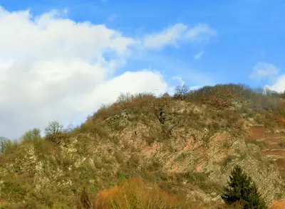 Ein allgemeiner Bergblick oder ein Berglick von der Ferienwohnung aus