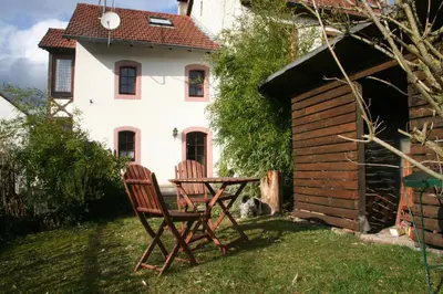 Ein Garten an der Unterkunft Eifel Duitsland fraai vakantiehuis met tuin