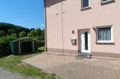 Das Gebäude in dem sich die Ferienwohnung befindet
