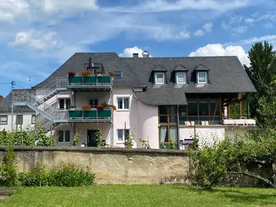 Das Gebäude in dem sich die Ferienwohnung befindet