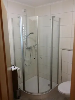 Ein Badezimmer in der Unterkunft Hotel Rheinkrone