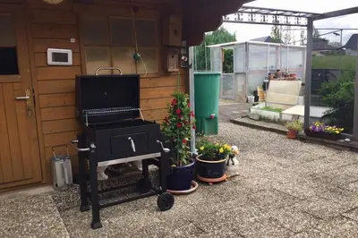 Ein für Gäste verfügbarer Grill im Ferienhaus
