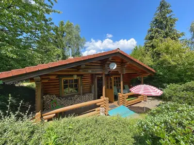 Ein Garten an der Unterkunft Chalet Birdieferienhaus by Interhome