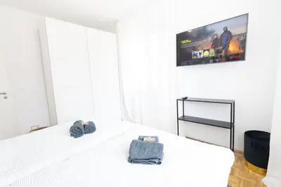 Ein Bett oder Betten in einem Zimmer der Unterkunft Rhein-Lahn Living - Modernes Design - Kontaktloser Zugang - Zentrale Lage nahe Rhein und Martinsburg - Apartments mit Küche & Wohnzimmer